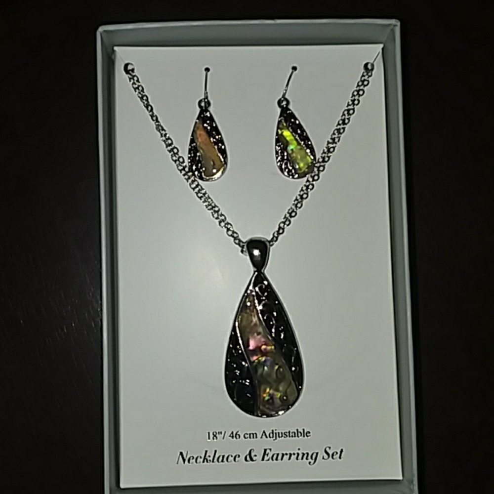 NWT jewelry set